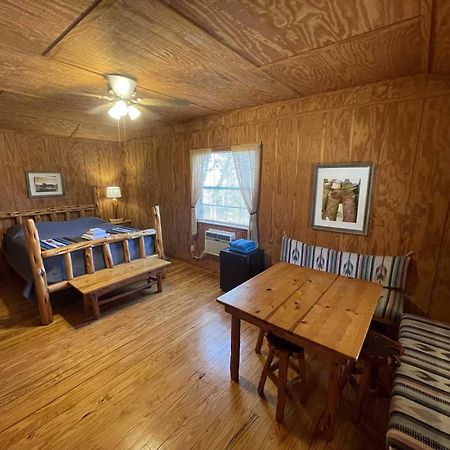 West 1077 Guest Ranch - Retreat Bed & Breakfast Tarpley Dış mekan fotoğraf