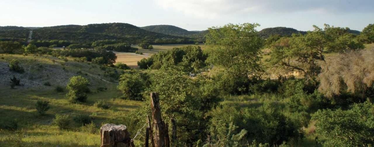 West 1077 Guest Ranch - Retreat Bed & Breakfast Tarpley Dış mekan fotoğraf
