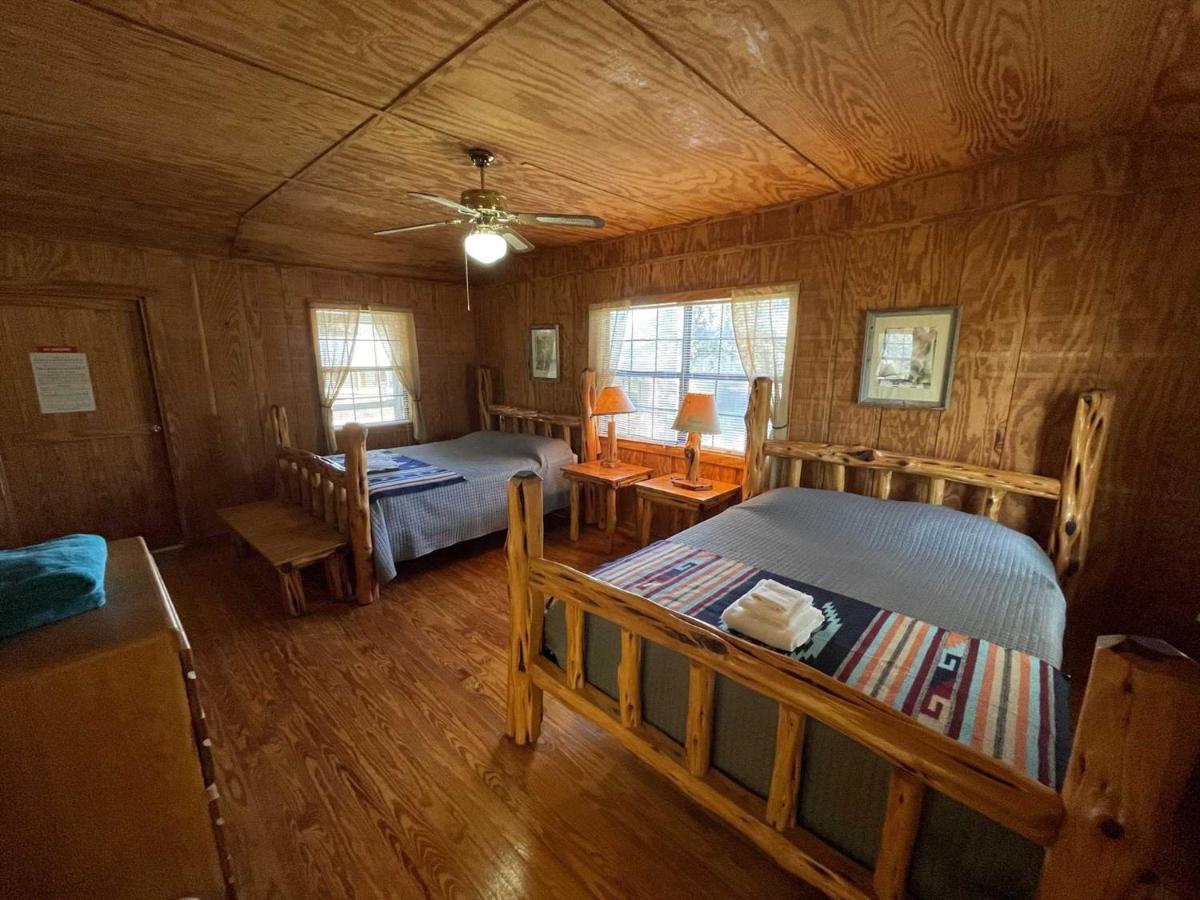 West 1077 Guest Ranch - Retreat Bed & Breakfast Tarpley Dış mekan fotoğraf