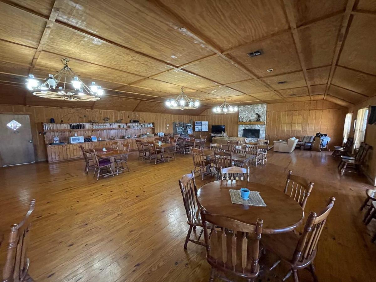 West 1077 Guest Ranch - Retreat Bed & Breakfast Tarpley Dış mekan fotoğraf
