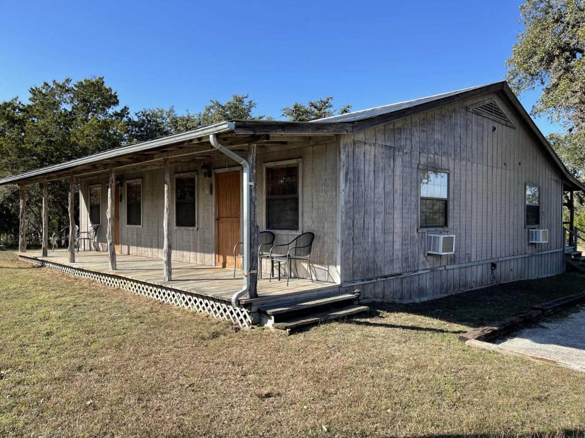 West 1077 Guest Ranch - Retreat Bed & Breakfast Tarpley Dış mekan fotoğraf