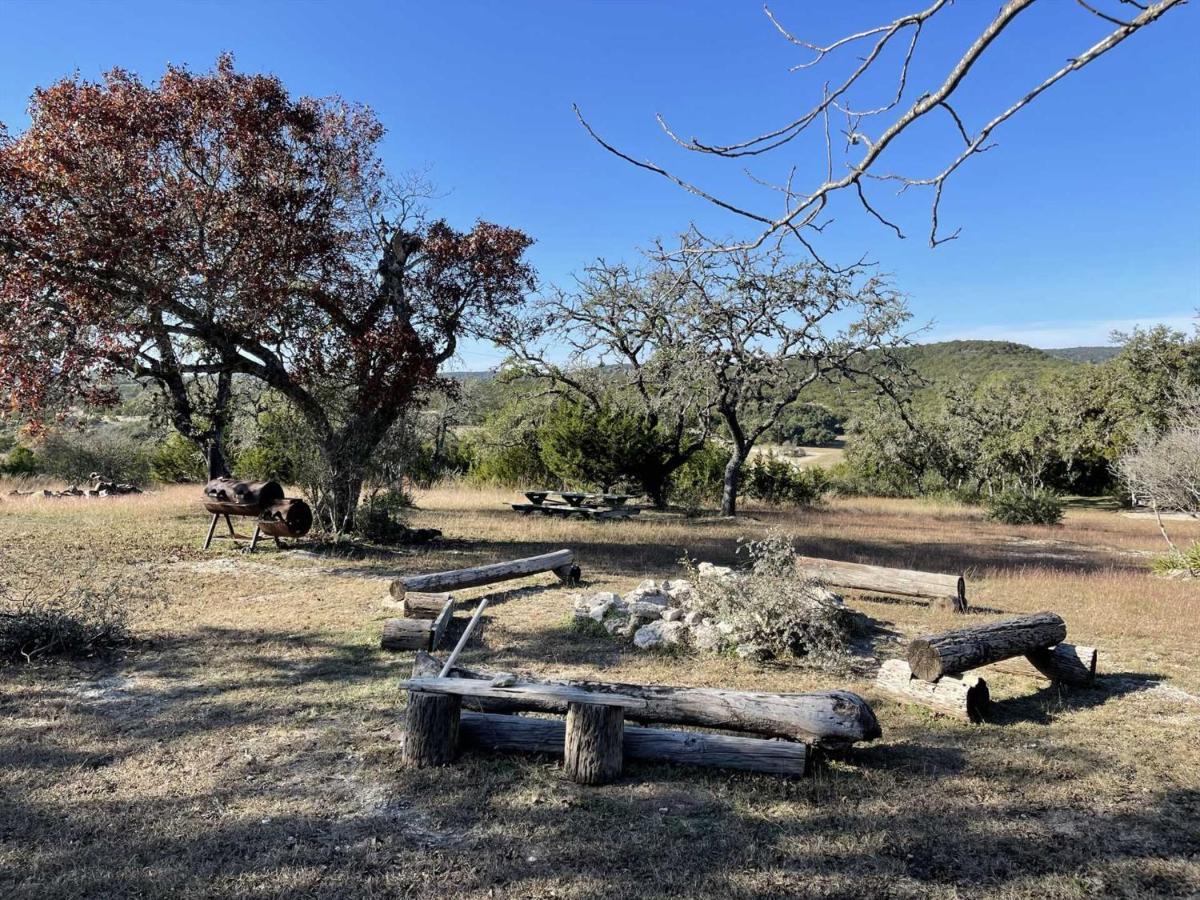 West 1077 Guest Ranch - Retreat Bed & Breakfast Tarpley Dış mekan fotoğraf