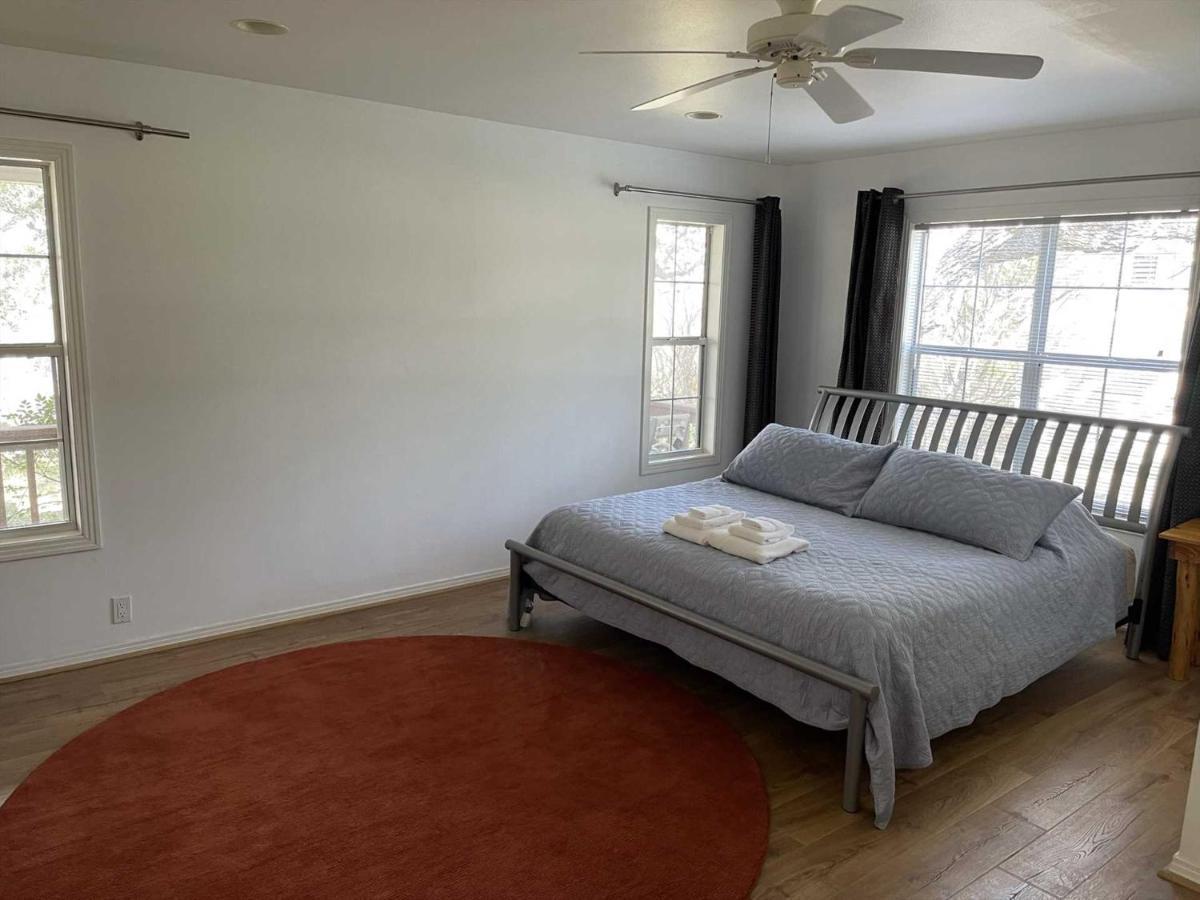 West 1077 Guest Ranch - Retreat Bed & Breakfast Tarpley Dış mekan fotoğraf