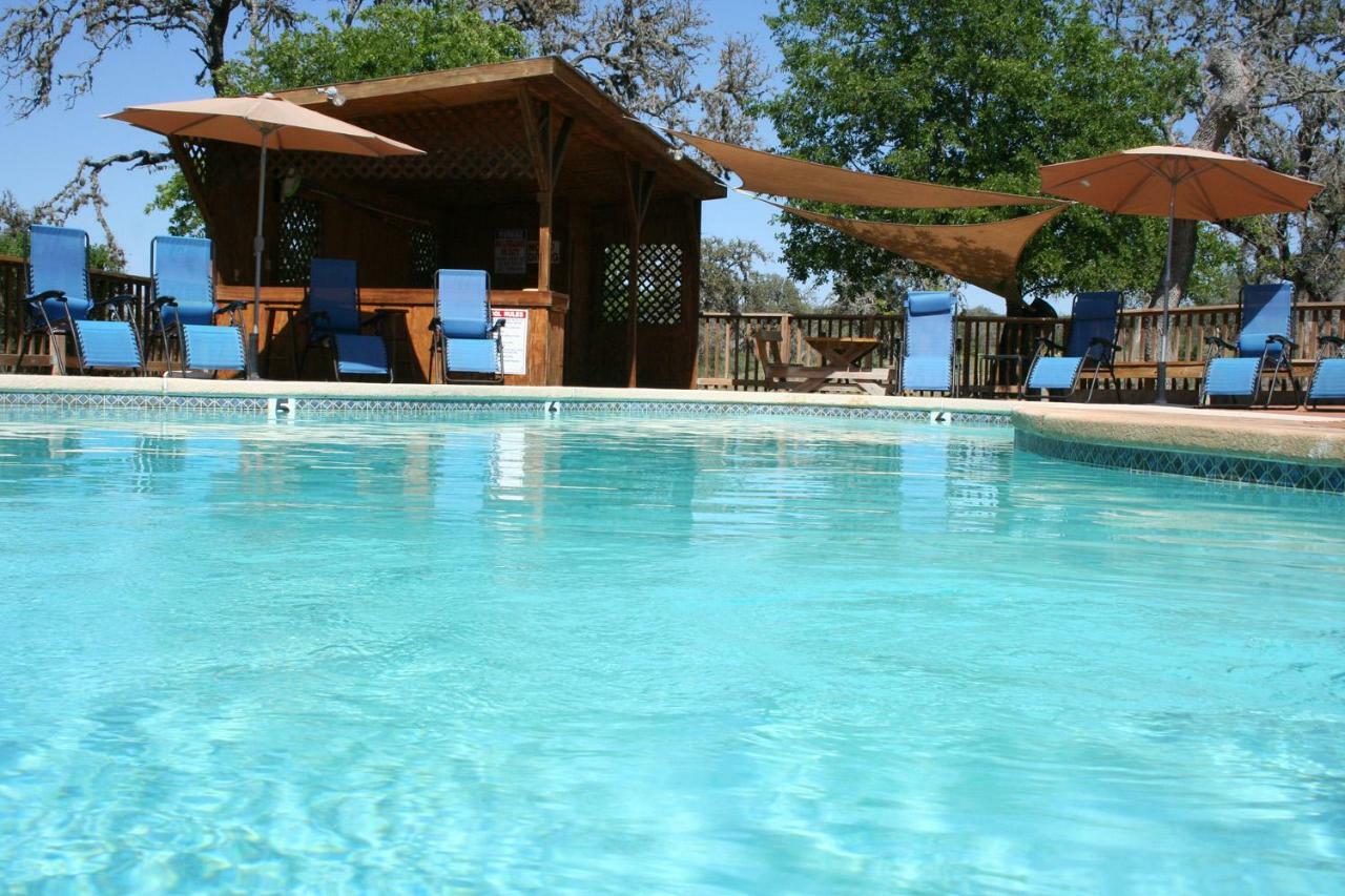 West 1077 Guest Ranch - Retreat Bed & Breakfast Tarpley Dış mekan fotoğraf